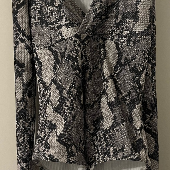 XS H&M snake skin bodysuit - Picture 4 of 4